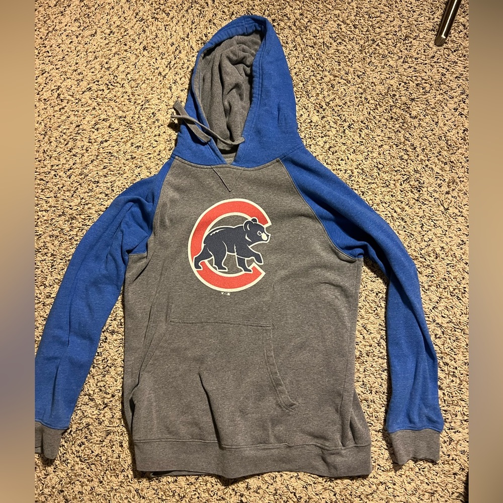 Chicago Cubs grey and blue sweatshirt